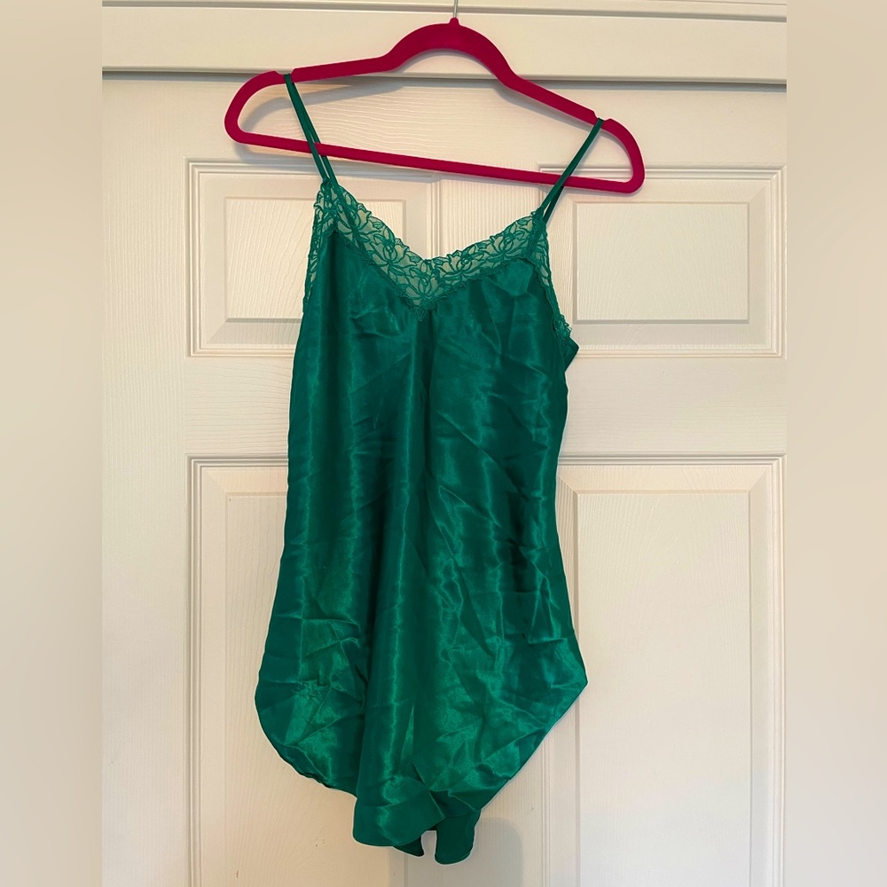 Vintage Victoria’s Secret nightgown. Size XS/S